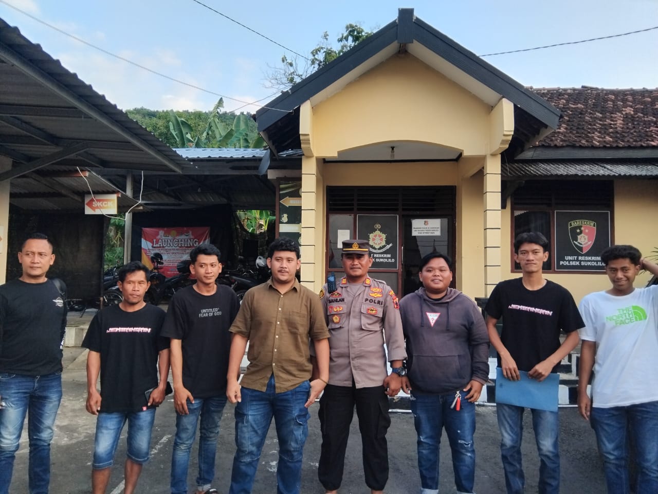 Sinergi Polisi dan Pemuda: Polsek Sukolilo Laksanakan Siaga Bersama