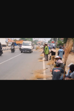 ” Masyarakat Penyapu Koin Disepanjang Jembatan Sewo Tetap Melakukan Aktifitasnya Biarpun ada Insentif Dari Gubernur Jawa Barat “