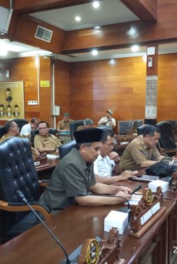 ” Imbas Perusakan Alun Alun Akibat Unjuk Rasa Penolakan Revitalisasi Tambak, Kompi Pertanyakan Nilai Ganti Rugi “