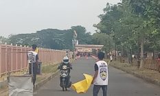 Pendaftaran ADS Seri 3 Indramayu Masih Dibuka untuk Sebelas Kelas sampai Minggu Pagi   CIREBONRAYA – Panitia Aspirasi Premio Drag Series (ADS) putaran 3 di Kabupaten Indramayu benar-benar diminta para starter untuk ikut ambil bagian. Untuk merespon animo tersebut panitia masih membuka pendaftaran bagi sebelas kelas yang akan dipertandingkan Minggu, 14 Juni 2026.   Hal tersebut dikatakan Andry Dry, Ketua Panitia yang juga Ketua Pengcab IMI Kabupaten Indramayu, Sabtu, 13 Juni 2026. Ia mengatakan pada Sabtu ini saja telah ratusan starter ikut babak penyisihan untuk 9 kelas lain.   “Kami memberikan kesempatan untuk pembalap dari luar daerah untuk mengumpulkan point setigg+tingginya. Makanya kami masih membuka pendaftaran sampai Minggu pagi besok,” tukas Dry.  Adapun kelas yang masih dibuka pendaftarannya hingga Minggu, 14 Juni 2026 pagi yakni ;  ADS 1. BRACKET 8 DETIK ADS 2. BRACKET 9 DETIK ADS 3. BRACKET 9,5 DETIK 00:30 ADS 4. BRACKET 10 DETIK 00:30 ADS 5. BRACKET 10,5 DETIK ADS 6. SPORT 2T 155CC FRAME STD ADS 7. BEBEK 4T TU 200CC ADS 8. SPORT 2T TU 155CC ADS 9. NINJA STD 155CC ADS 10. MATIC TU 155CC ADS Matic TU 200CC.***