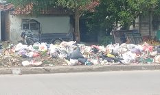 Kabupaten Indramayu Darurat sampah Yang Menumpuk Di sepanjang Jalan Utama Di beberapa wilayah Kecamatan “